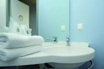 - Airport Hotel 2*